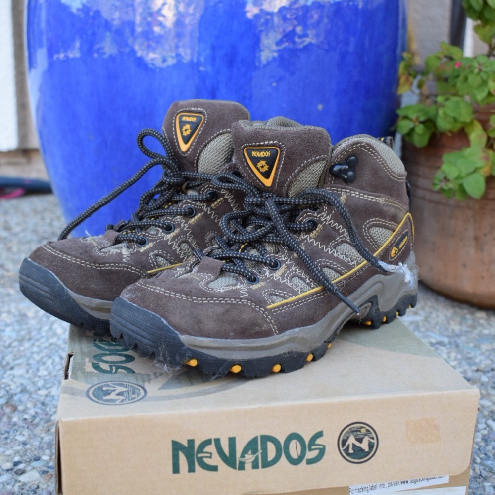 Nevados Hiking Boots Boys Youth size 3